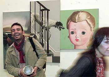 La obra  Perro bajando una escalera  (1979), expuesta en la retrospectiva de James Rosenquist en el Guggenheim.