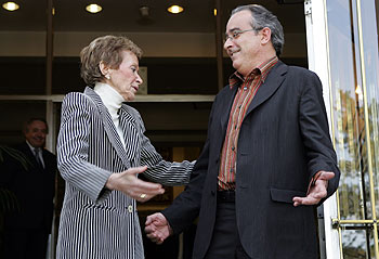 María Teresa Fernández de la Vega y el  conseller en cap  de la Generalitat, Josep Bargalló, en La Moncloa.