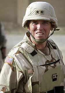 El general Miller, el pasado mes de abril en Abu Ghraib.