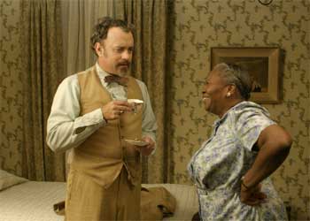 Tom Hanks e Irma P. Hall, en una escena de  Ladykillers. 