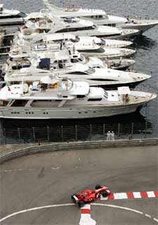 EFE Alonso, noveno en su primer día en Mónaco