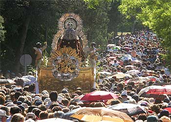 MILES DE DEVOTOS EN GETAFE.
