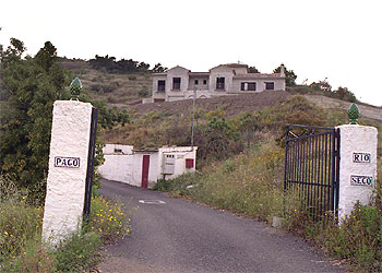 Entrada a la finca Pago de Río Seco.