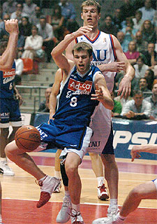 Miso pierde el balón ante Splitter.