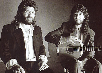 Camarón de la Isla posa junto al tocaor Tomatito en una de las fotografías que se incluyen en  Flamenco,  de Carlos Saura.