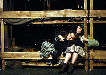 Sophie Duez y Anne Rebolleda, en el ensayo general de Gurs, de Jorge Semprún.