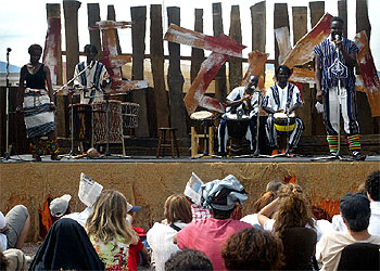 Makaba lleva los ritmos africanos al Fórum