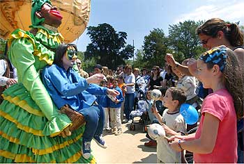 Fiesta de la Tamborinada en el parque de la Ciutadella