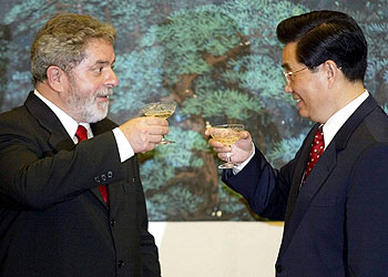 Lula y Hu Jintao brindan por una relación estratégica