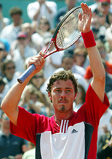 Marat Safin celebra su victoria sobre Félix Mantilla.