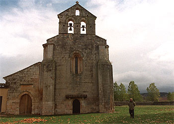 La iglesia románica de Santa Eufemia de Cozuelos, en Olmos de Ojeda, única edificación que permanece de las antiguas dependencias monacales.