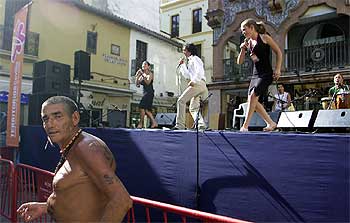 Compás en las calles de Sevilla con el festival Territorios