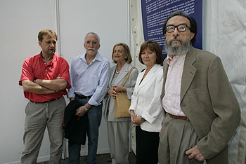 De izquierda a derecha, Tomás Val, Luis Mateo Díez, Josefina Aldecoa, Nativel Preciado y Juan Eduardo Zúñiga.