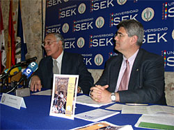 Rector de la USEK, junto al Dr. Roberto Ruiz Salces