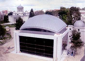 UN PALACETE DE VIDRIO Y PIEDRA PARA EL NUEVO TELESCOPIO.