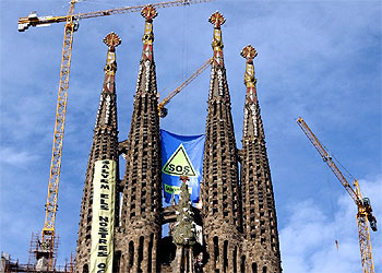Greenpeace protesta en la Sagrada Familia contra la destrucción de los océanos