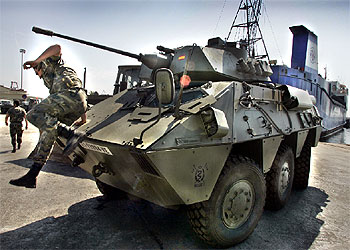 El material del ejército español regresa de Irak por el Puerto de Valencia