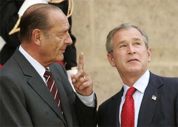 George W. Bush y Jacques Chirac,  en el Elíseo.