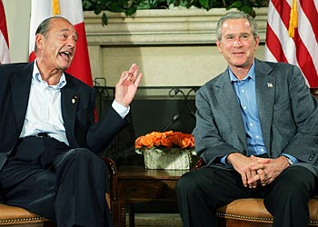 El presidente de Francia, Jacques Chirac (izquierda), ayer en Sea Island junto a George W. Bush.