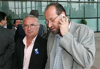 UN DIPUTADO CON VOZ, PERO AL TELÉFONO.