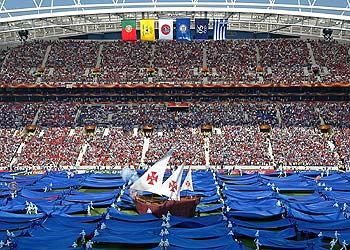Olas, peces, barcos y música en la inauguración