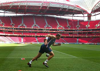Zidane inicia un  sprint  en una sesión preparatoria.