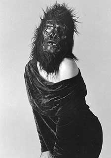 Imágen de las estadounidenses Guerrilla Girls, colectivo de artistas que reclama, con ironía,   mayor presencia y poder de la mujer en las instituciones artísticas.