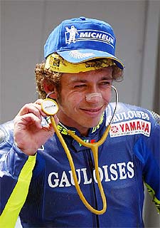 Rossi, con un fonendoscopio.
