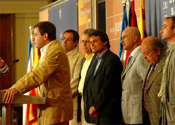 Guardans, cabeza de lista de Galeusca, arropado por Más, Duran, Pujol y otros dirigentes de CiU.