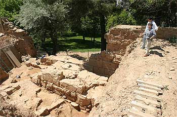 Lleida descubre un fragmento de su muralla romana
