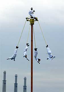 Los Voladores de Papantla llegan al Fórum