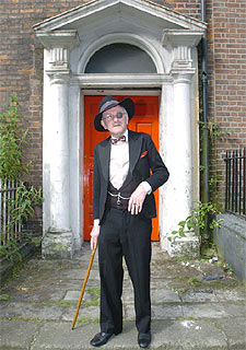 El actor Dermod Lynskey, disfrazado de Leopold Bloom, en Dublín. rnrn EFE