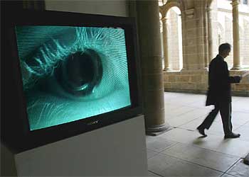El vídeo 'The eye' (2002), del estonio Külly K. Kaats, en el Museo de San Telmo.