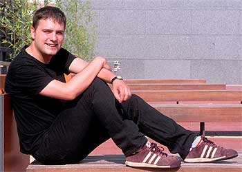 Kirmen Uribe ha traducido al euskera a Raymond Carver y Sylvia Plath.