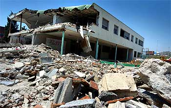 La escuela de Can Tunis acabó ayer las clases y fue derruida