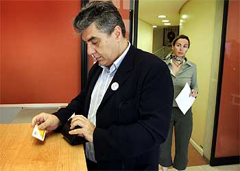 EL PSPV ACUDE A RÀDIO 9 CON UN NOTARIO.