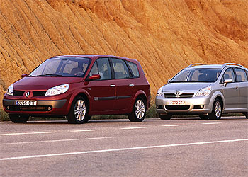 Los dos modelos ofrecen casi las mismas ventajas de los monovolúmenes grandes con una manejabilidad más eficaz y unos precios más asequibles.