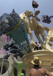 Alicante se viste de fiesta con la 'plantà'