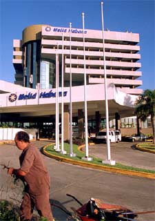 Entrada del hotel Meliá Habana en la capital cubana.