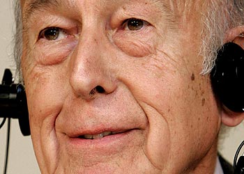 Valéry Giscard d'Estaing, en la rueda de prensa de ayer en la sede del Parlamento Europeo en Bruselas.