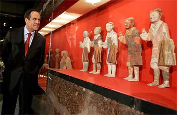 El ministro de Defensa pasa revista a los guerreros de Xi'an