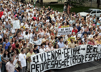 "QUEREMOS NUESTRAS VIVIENDAS".