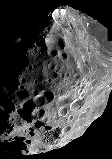 Febe, en una imagen tomada por  Cassini  el 11 de junio pasado.