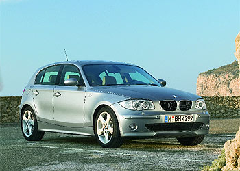 El Serie 1 aporta una estampa original y poderosa. Mide 4,20 metros de largo y ofrece la conducción más dinámica y el mejor equipamiento de seguridad en su categoría.