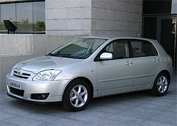 El Corolla actualizado presenta un frontal con más empaque.