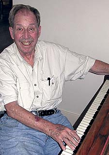Robert W. Bemer, además de programador, estudió música.