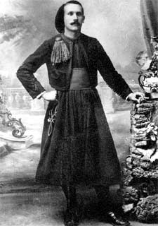 Cuando su nieto lo vio en esa foto con esa facha, con esa barretina con borla y faldas, no pudo sino decirle a su abuela: 