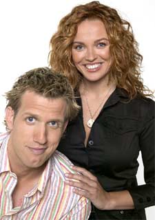 Óscar Martínez y Carolina Ferre, presentadores de  Día a día verano. 