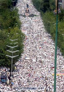Aspecto de la multitudinaria manifestación en la capital mexicana.