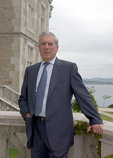Mario Vargas Llosa, en la UIMP, en Santander.